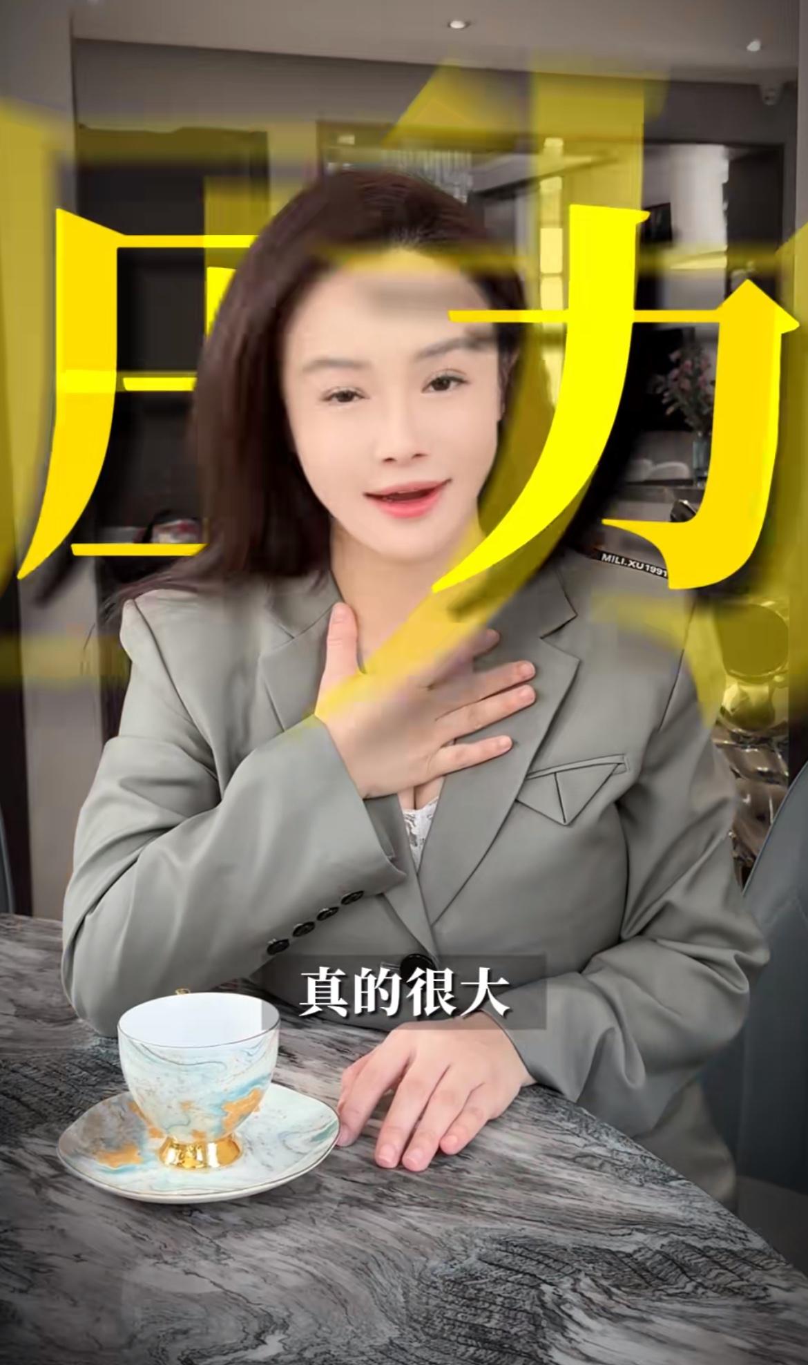 北大学霸也带不动孩子，冉莹颖三个儿子同时面临升学问题，老大邹明轩升高中，老二升初