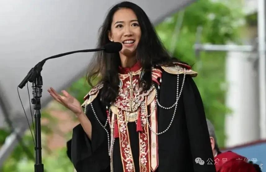 前有董小姐，后有蒋小姐继董小姐后，蒋小姐又火了。一个哈佛女孩，25岁，在哈佛的