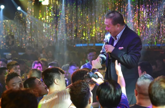 万梓良沦落到如今这般境地，主要有三个原因：其一，反派演得太多！作为大哥级的当红