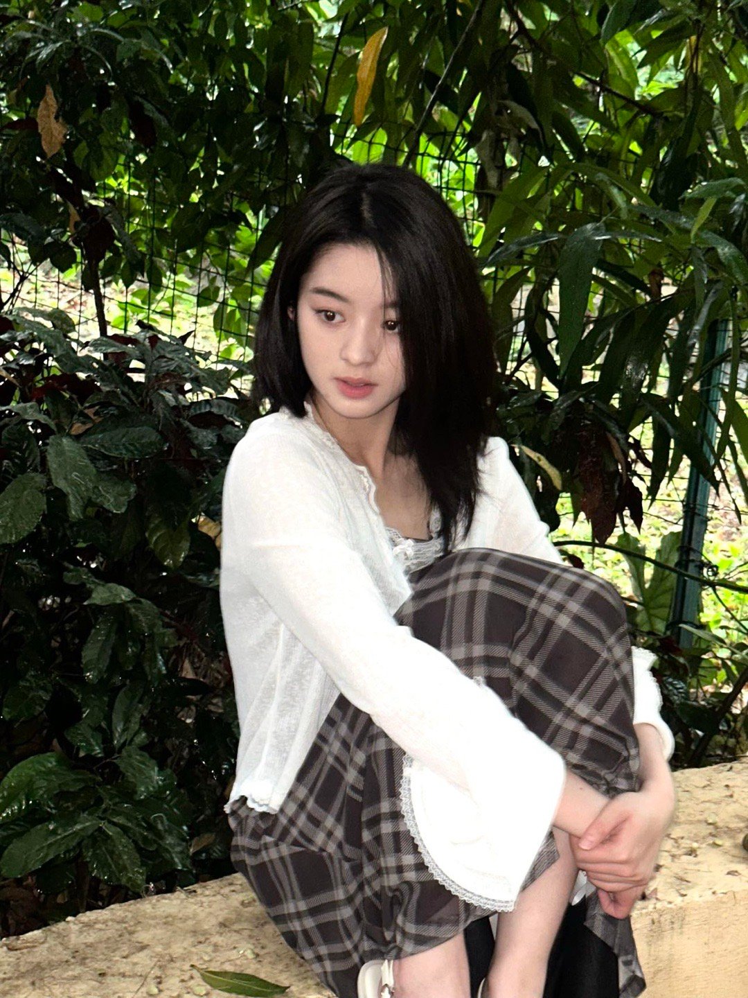黄杨钿甜不加修饰的生命力不经意间邂逅黄杨钿甜的青春，被她蓬勃的生命力深深吸引。