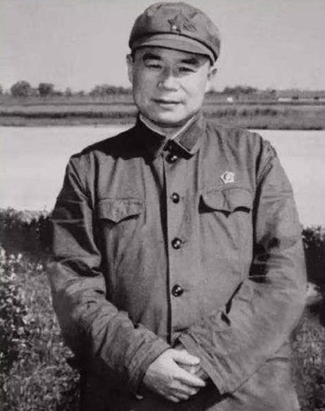 1937年，772团副团长王近山未经请示就伏击日军。战后他带着缴获的香烟找旅长陈
