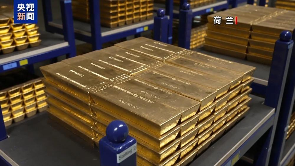 法国央行最近干了件看着挺“专业”的操作：把之前存在纽约的最后129吨旧金条，趁金