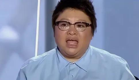 伤害性不大，耻辱性极强！一个新加坡的歌手孙燕姿，默默无闻向韩红基金累计捐款上千万