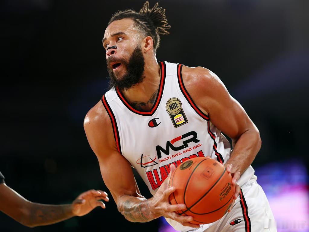 北京首钢关于麦基，一方面符合上回我说的，等到开春常规赛后期到季后赛，寻找一个更