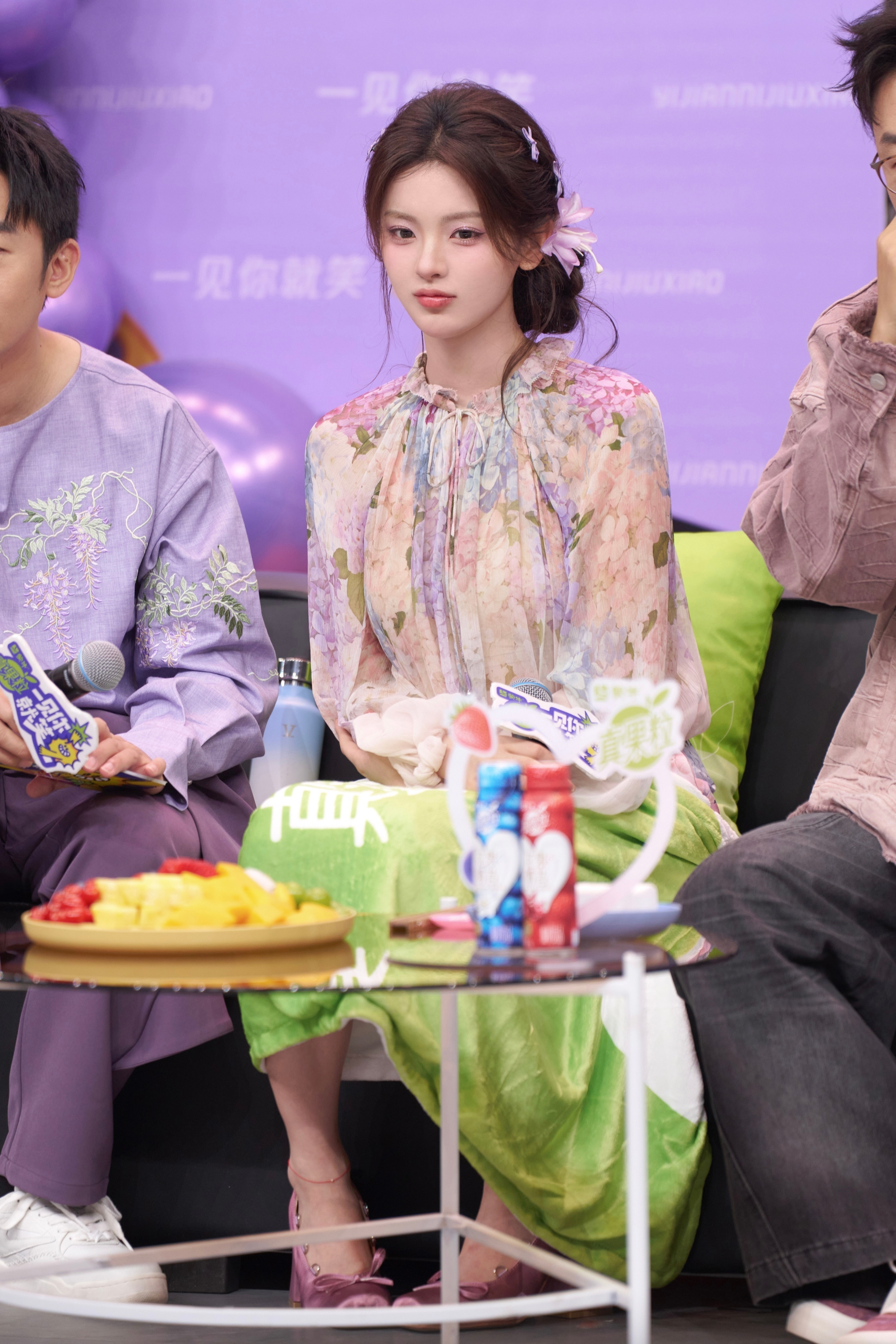 杨超越你在养死士吗喜欢看杨超越的综艺节目，超越妹妹真的特别真诚