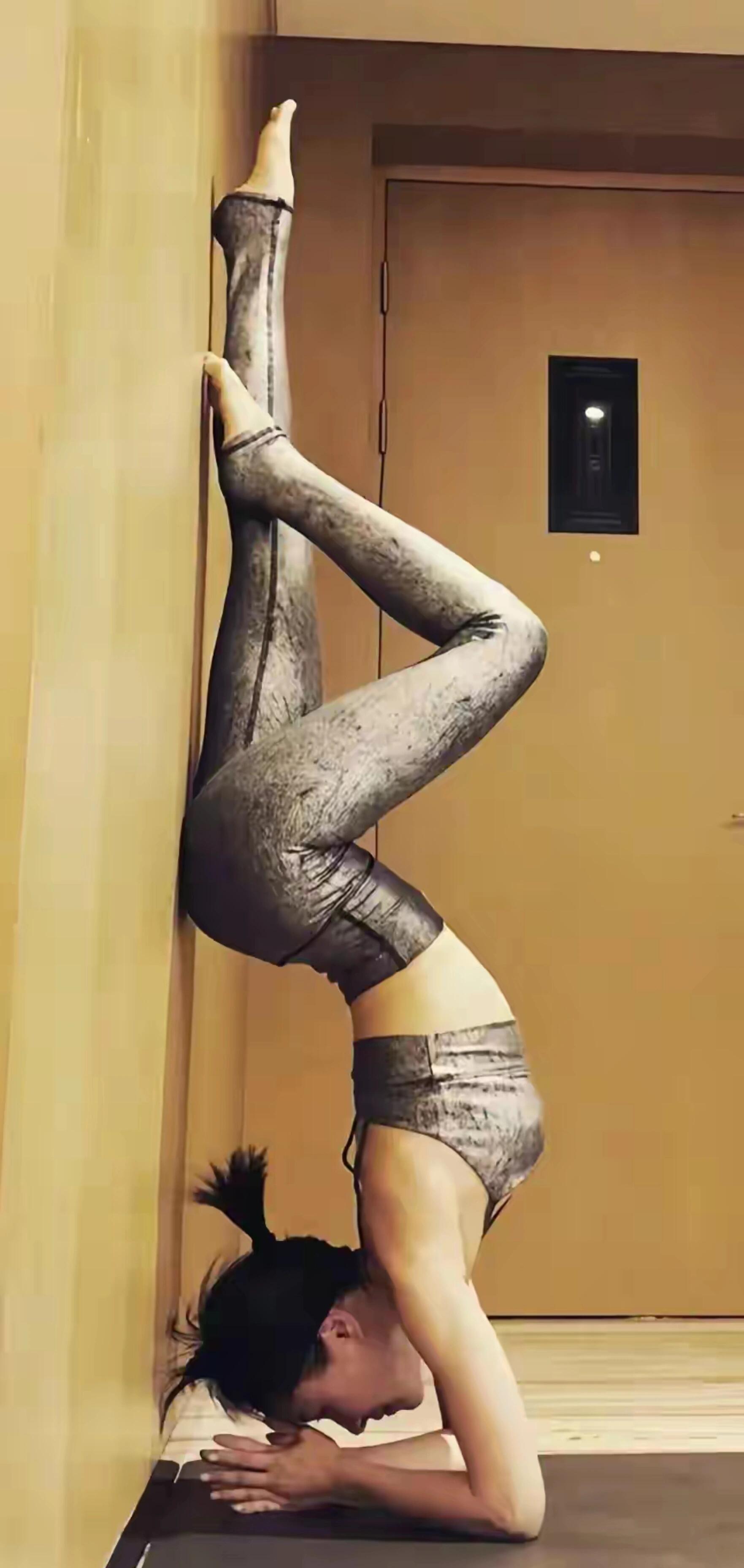 王子文瑜伽俏佳人！