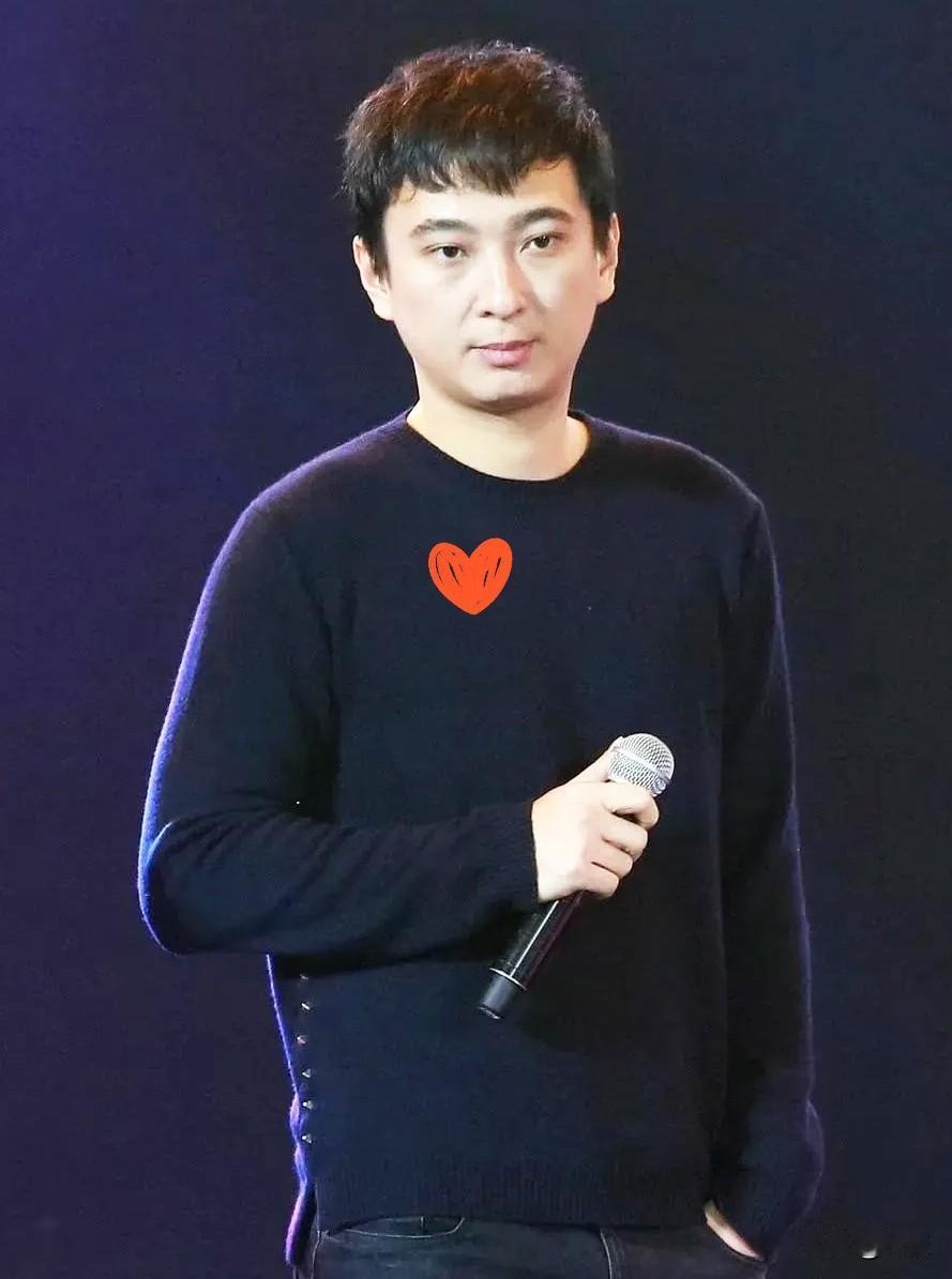 王思聪现在比吃了苍蝇还难受。不是因为女朋友懒懒闹着要分手，也不是黄一鸣又问他