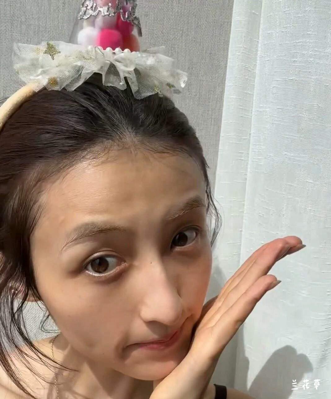 我都不相信这是张子枫本人，直至看到这是她本人在8月27日发出来的照片，才不得不相