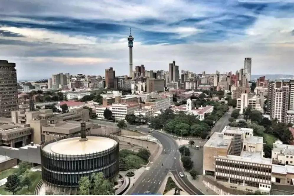 倒退最快的国家，曾经世界第六经济体，最后一贫如洗。全球一半的黄金储量在它地下，还