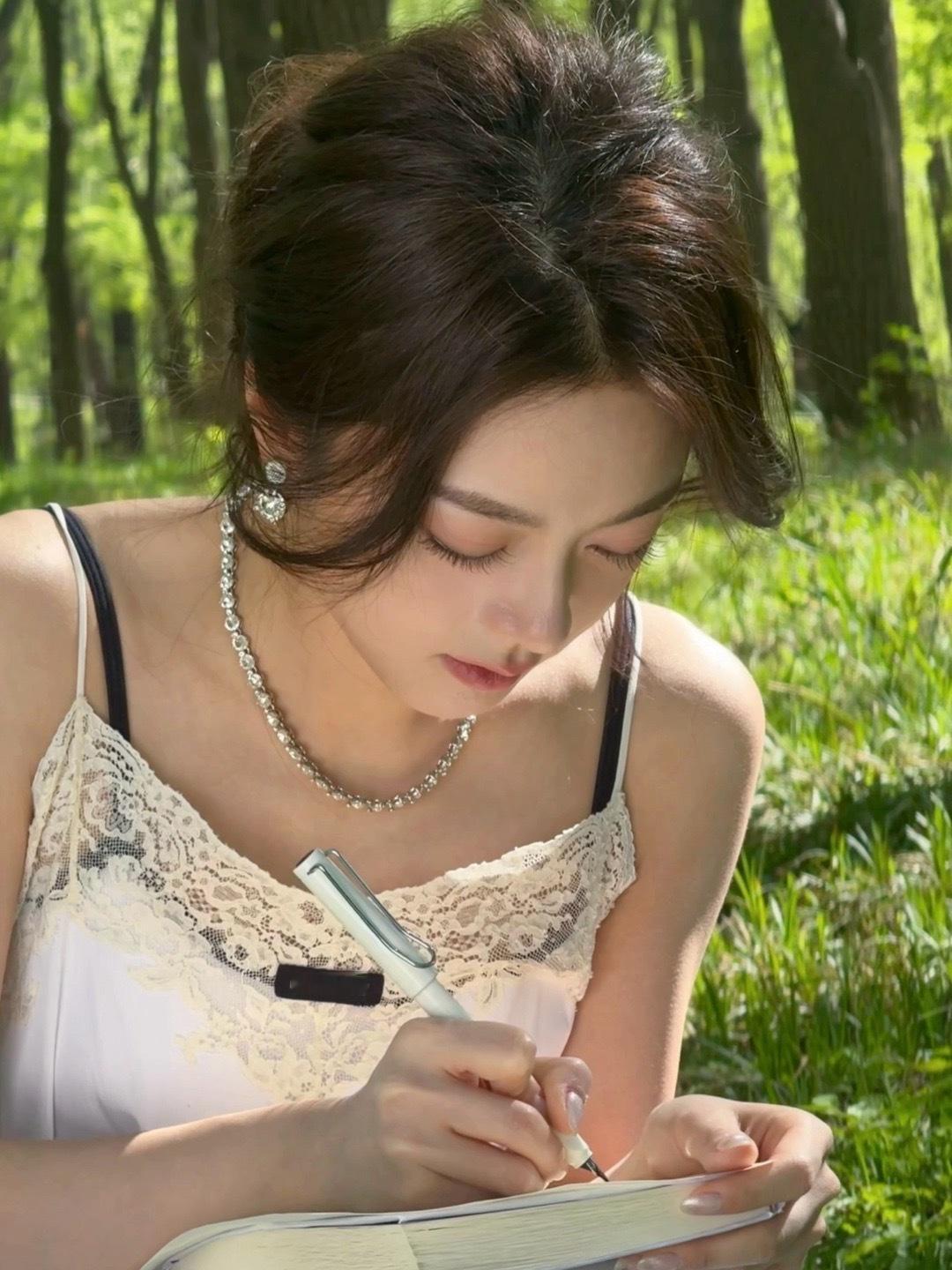 太伟大了这个赵今麦。。。。。这张脸真的是神的杰作。​​​