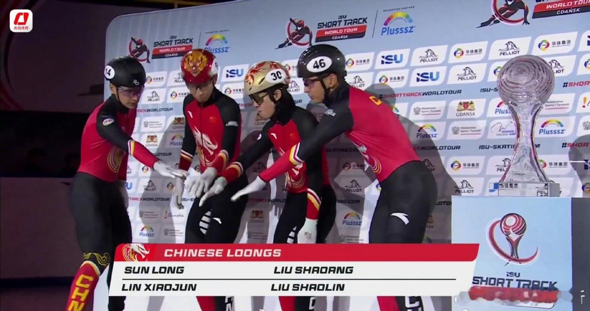 燃炸！中国短道速滑男团5000米接力斩银：波兰站逆转突围，这波“龙林组合”杀疯了