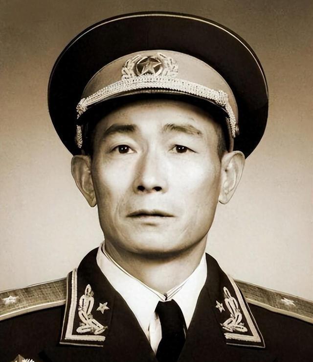 1937年，陈赓把386旅772团1营营长找来，对他说，要升他当团长，营长大喜，