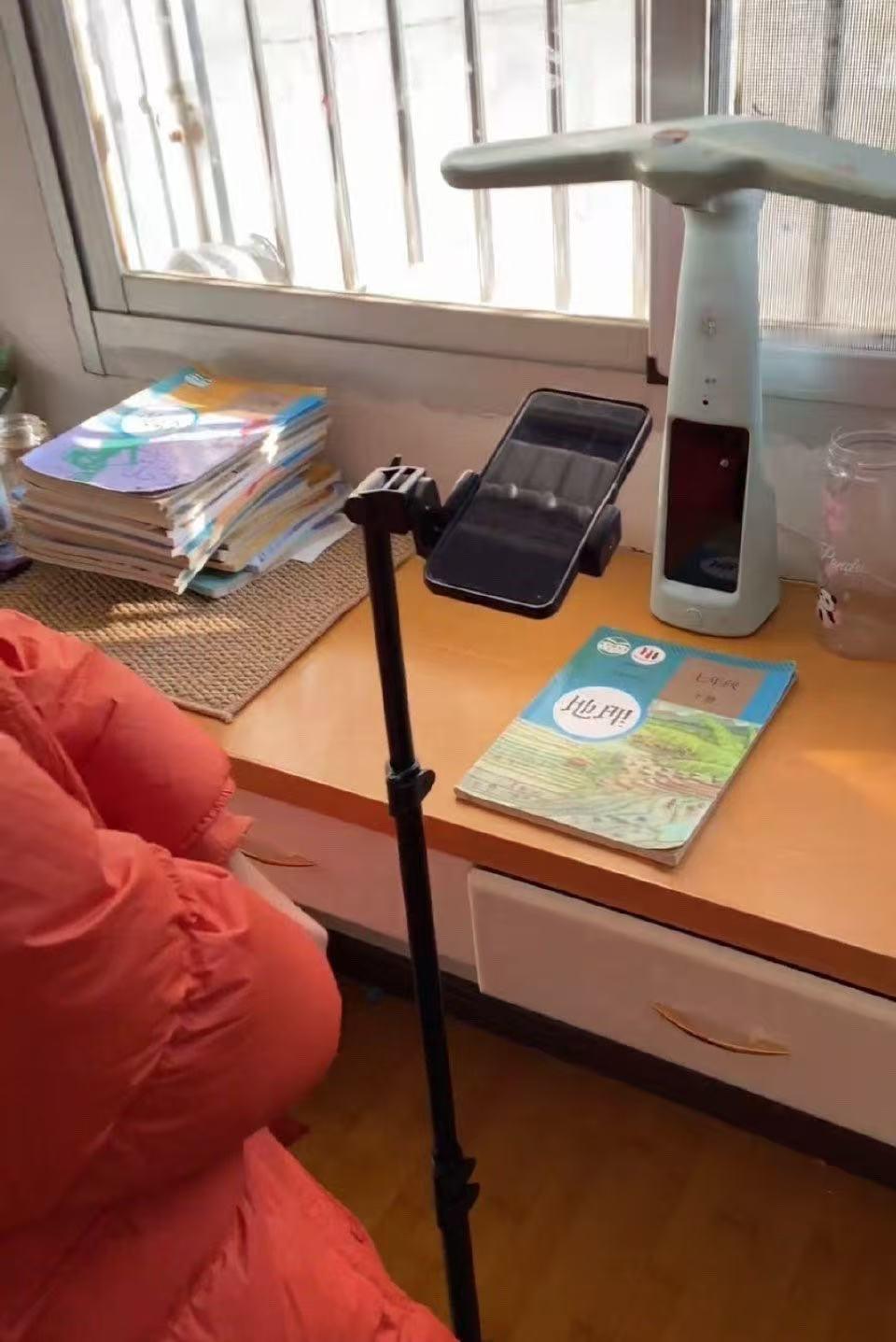 如何用AI帮助孩子学习家里娃学习总靠吼试试AI真的香直接帮孩子拆解难题讲得