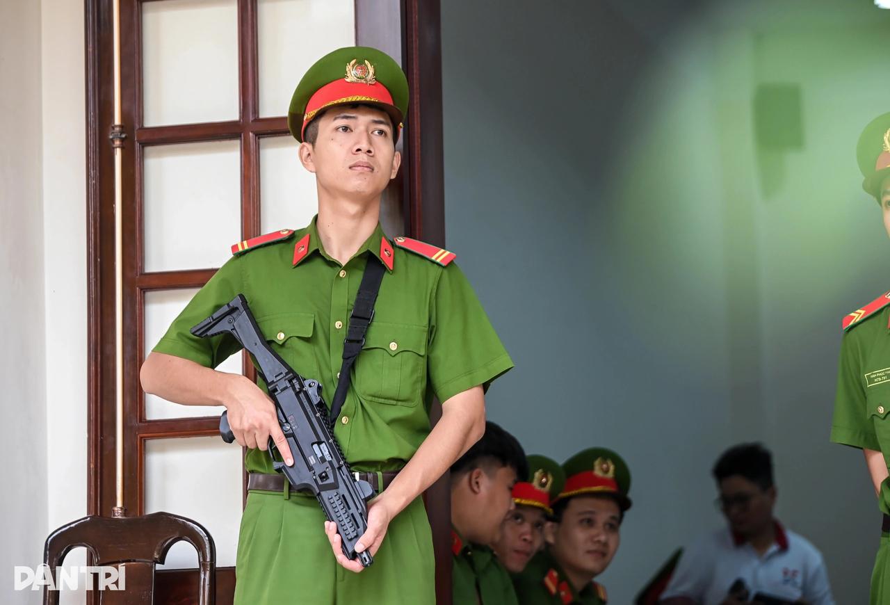 越南法警与捷克蝎冲锋枪