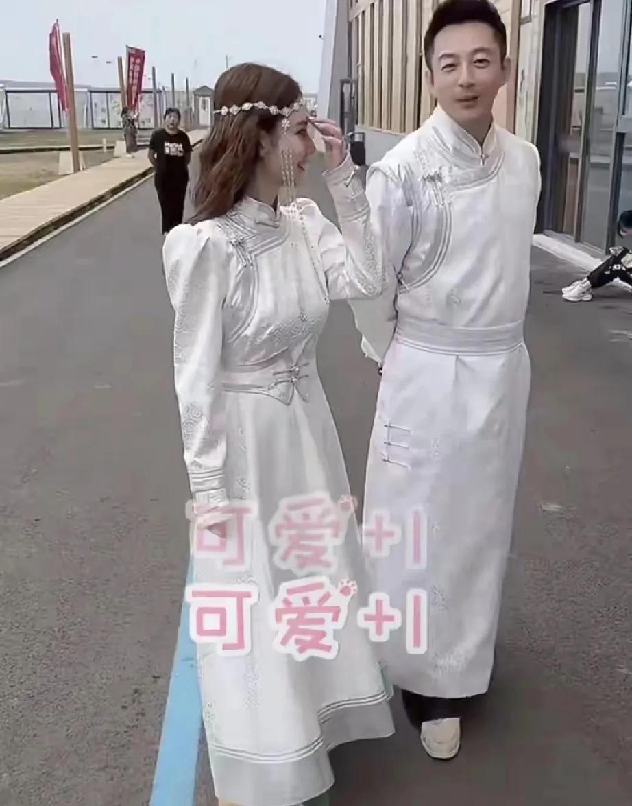汪小菲终于带儿女去内蒙古玩了，小玥儿的侧脸曝光了，长得真像大S，行为举止也像。