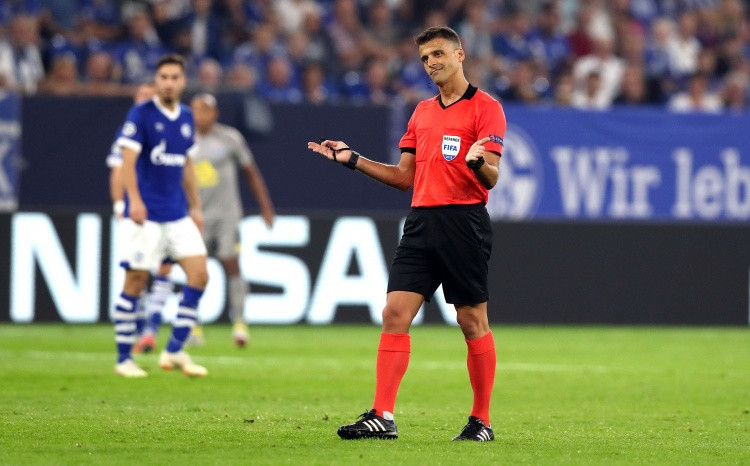 世体发巴萨皇社VAR录音: 球权转换通过犯规实现, 取消费尔明进球