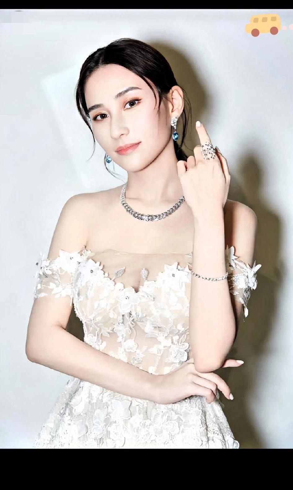 何超莲的精心布局，终究敌不过现实的变数。她原以为，通过婚礼与房产耗尽窦骁的积