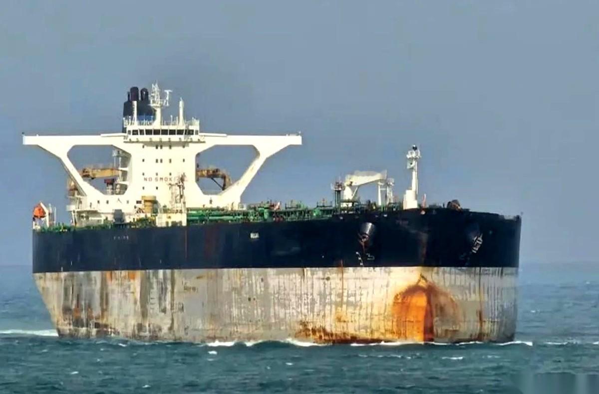 几个月前，委内瑞拉外海，我们的油轮被扣了。消息传来，那边一片风平浪静，大洋辽阔