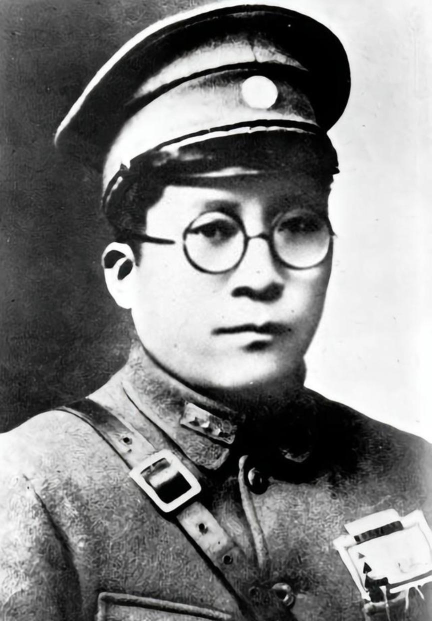 1949年，毛人凤问蒋介石：“关押了11年的杨虎城该怎么处理？”蒋介石看了毛人凤