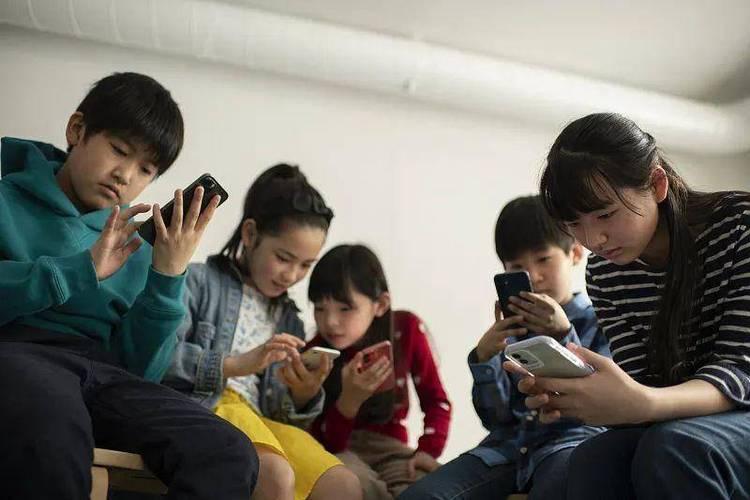 全球十大核心杀手锏:1、光刻机,阿斯麦,荷兰2、核潜艇,北风之神,俄罗斯3