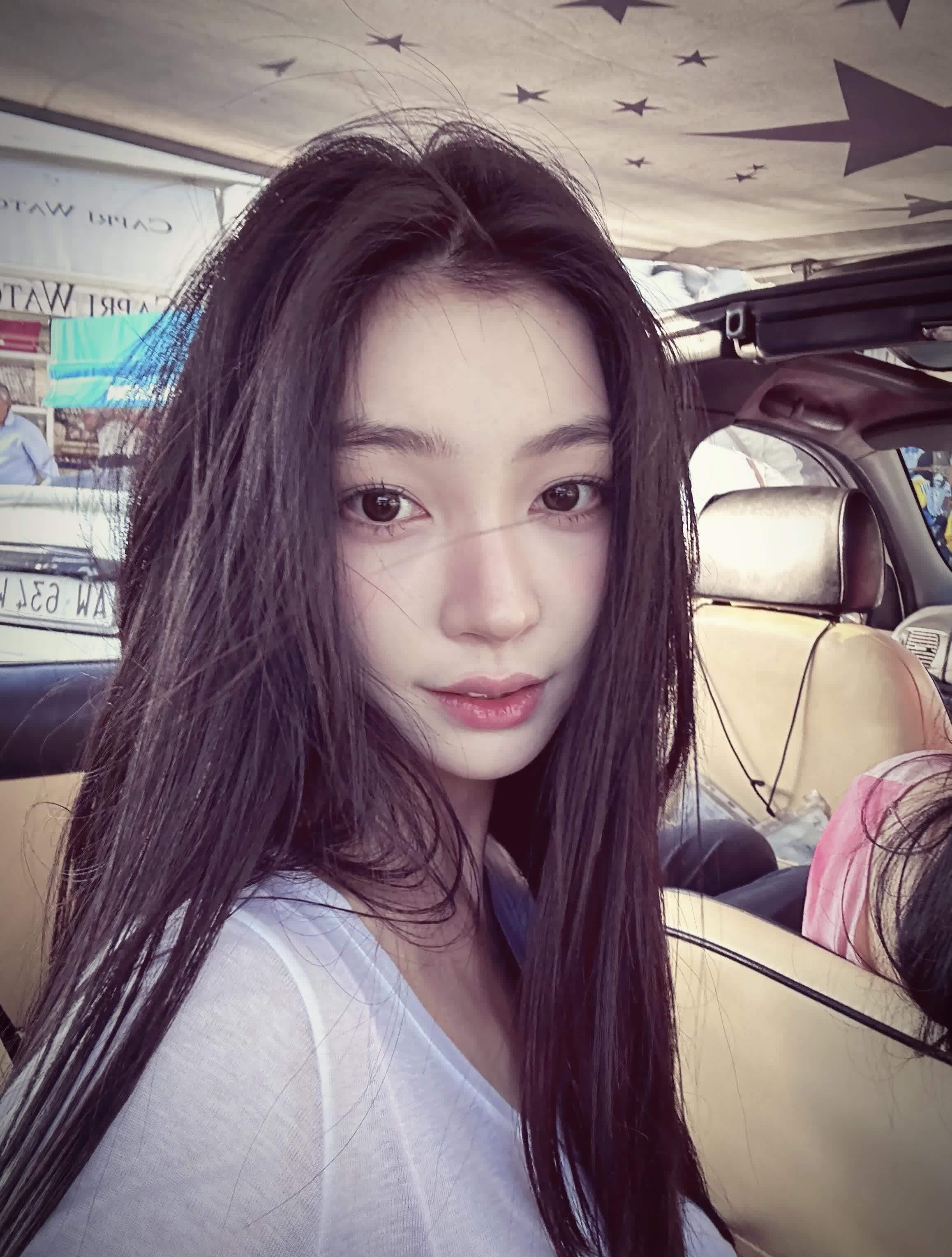 易梦玲辣妹比基尼，这身材谁能顶得住​​​