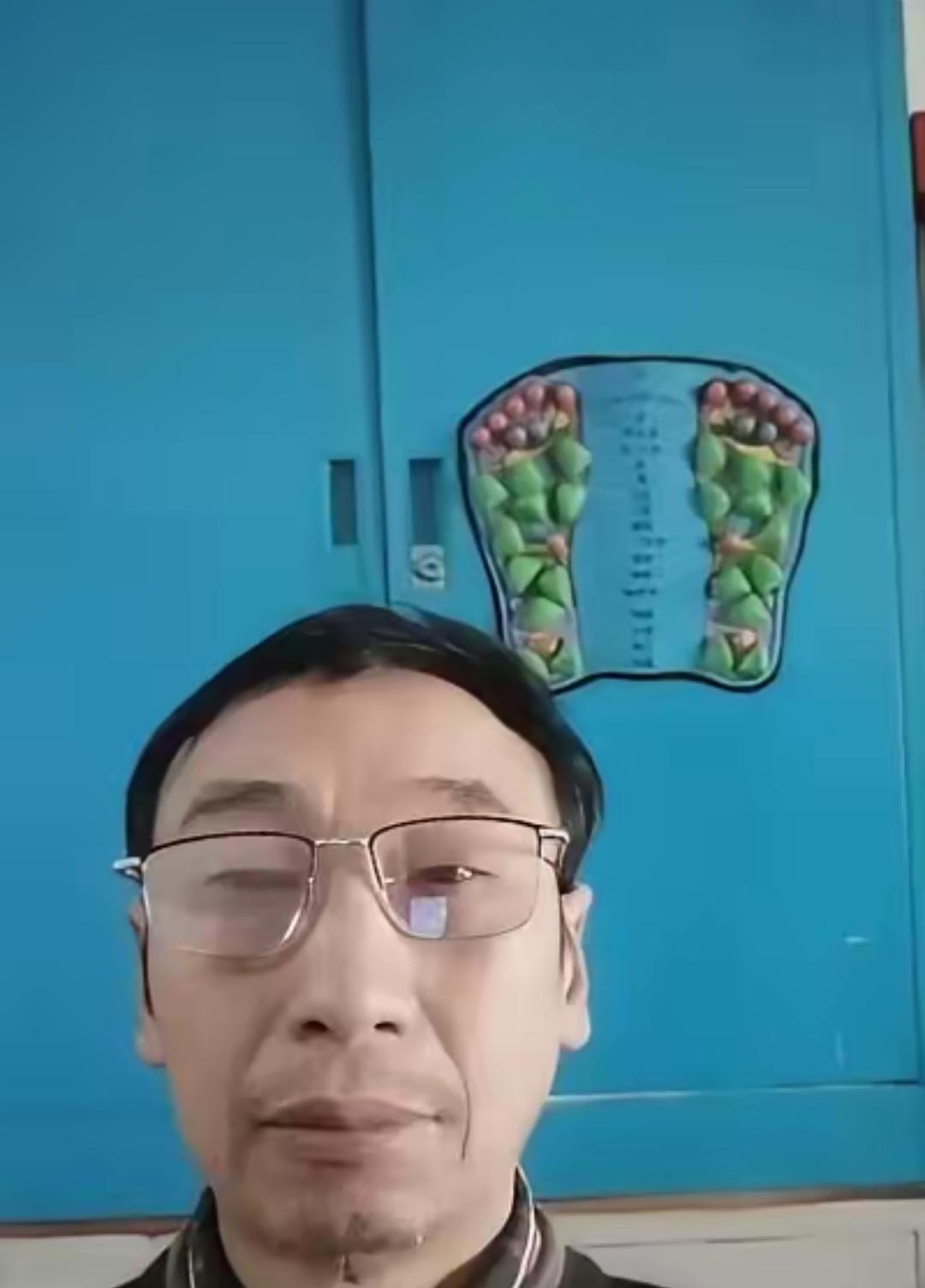 现在咱们面临的最大问题，不是台湾问题，也不是咱们与美国的问题，更不是中日冲突，而