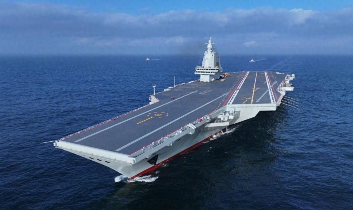 追赶美国福特级的福建舰，究竟有多强？说句不好听的，福建舰的出现，让不少国家非常尴