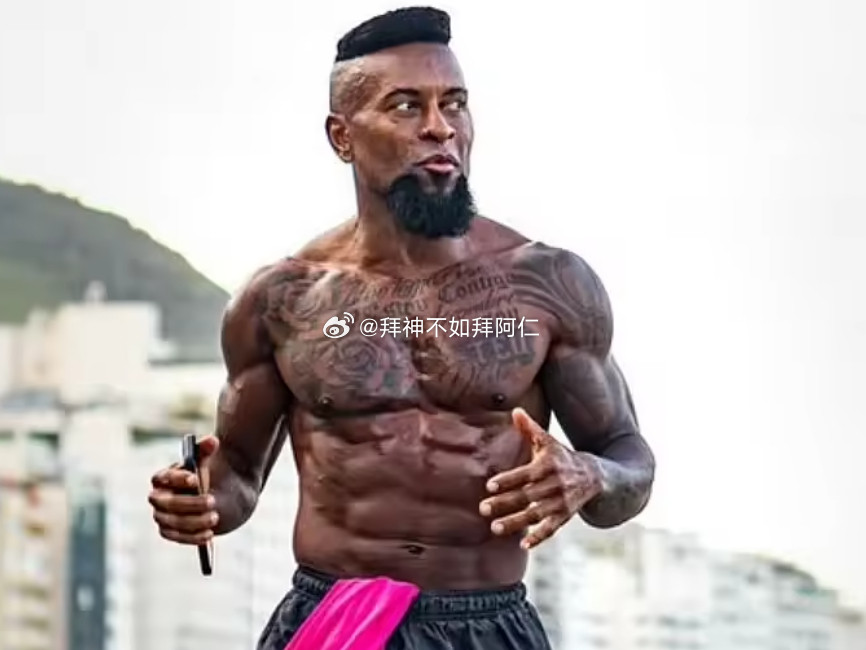 曾效力于皇马的巴西传奇球星泽·罗伯托近日接受采访，毫无保留地揭开了自己年轻时“失