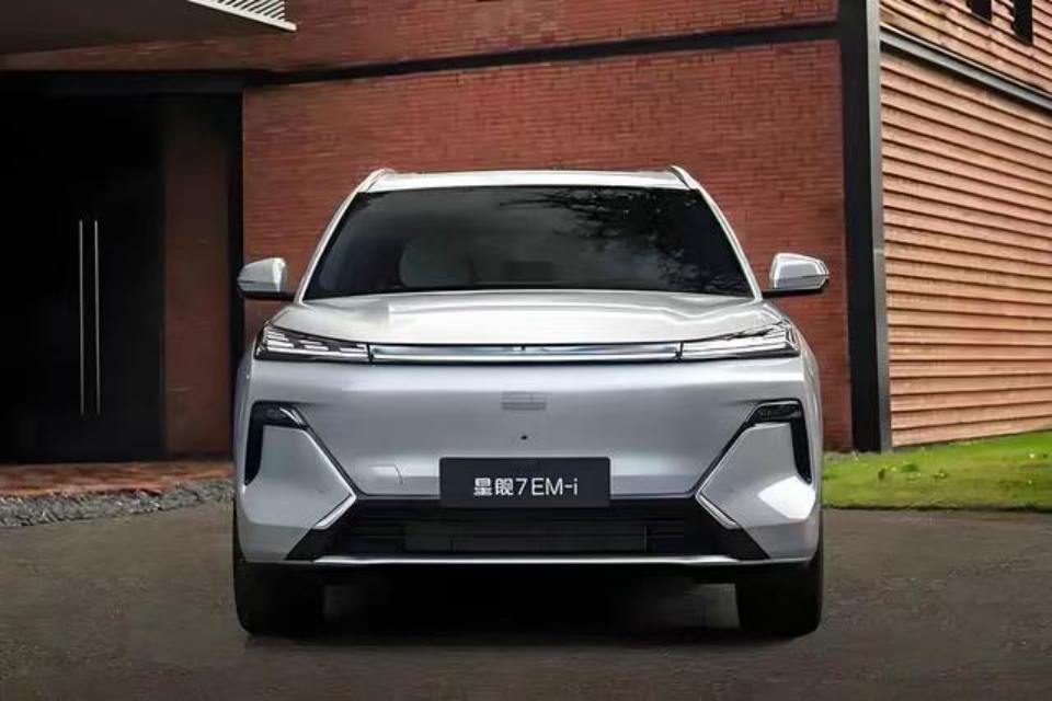 家庭实用新选择，吉利银河星舰7EM-i产品定位分析吉利银河星舰7EM-i是