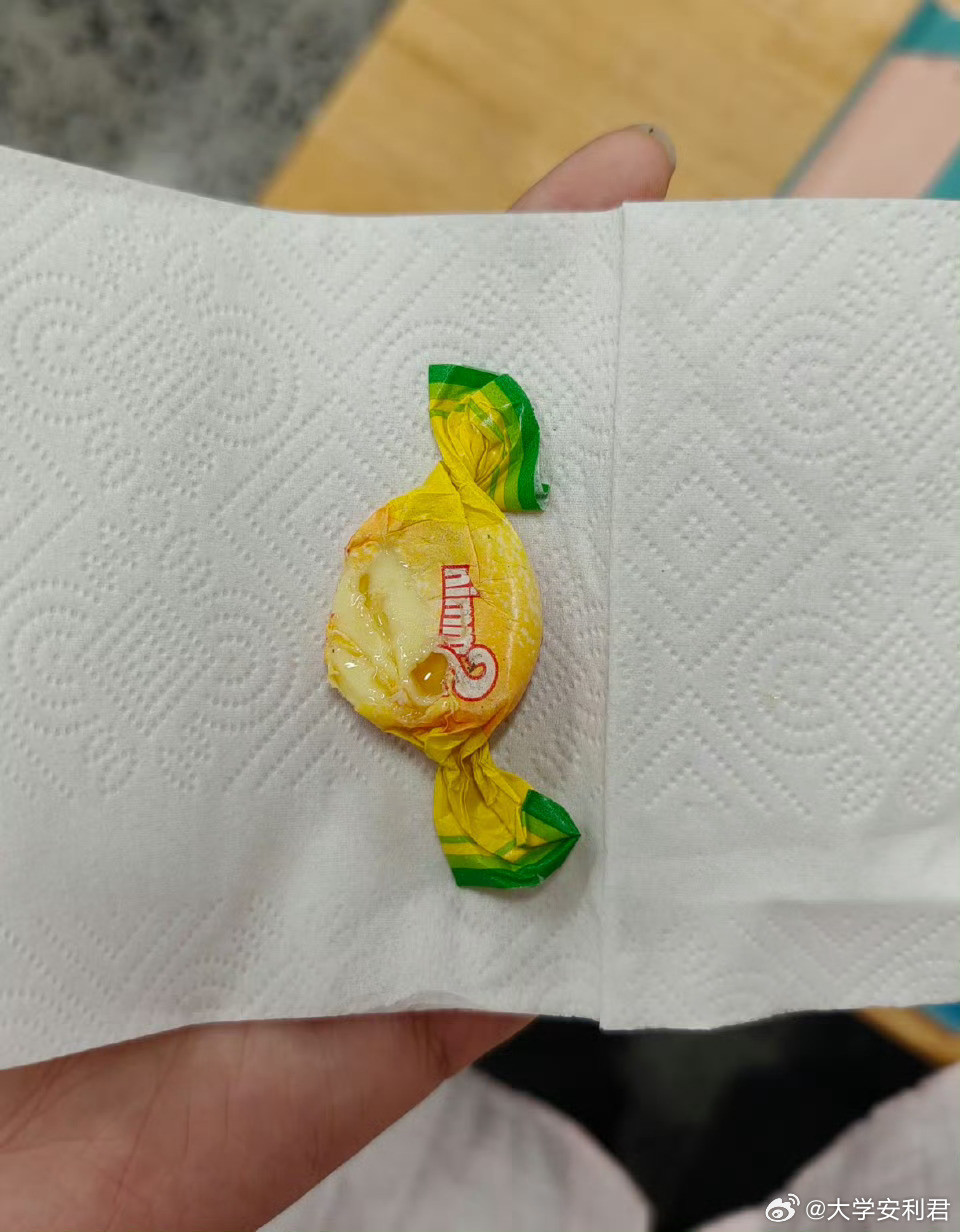 自闭孩子把我奖给他的糖踩烂了​​​​