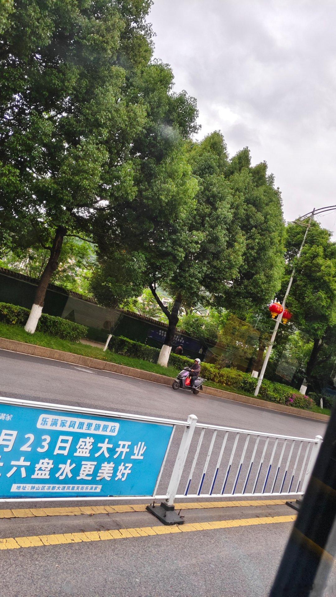 坐车玩手机，开始晕车了