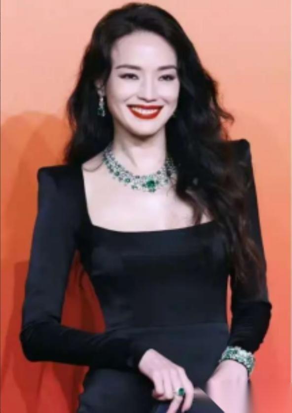 2016年，记者问舒淇：“你为什么要嫁给冯德伦？”她笑着说：“我从来没打算嫁给他