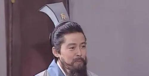 公元221年，刘备在成都称帝，建立蜀汉政权，恰逢庲降都督邓方病逝，为了填补这个职