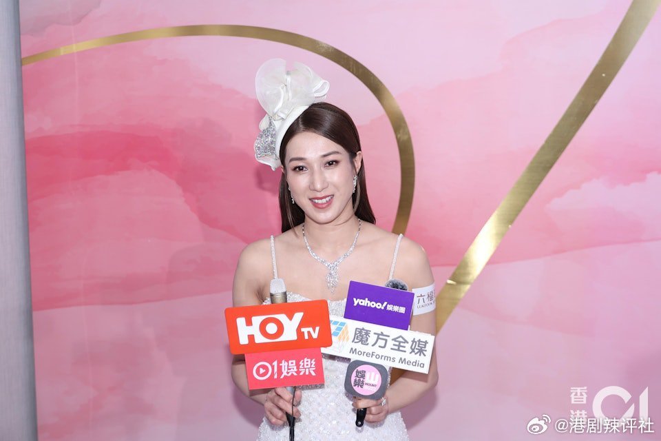 41歲的鍾嘉欣（Linda）與脊醫丈夫Jeremy結婚多年，育有兩女一子，一家五