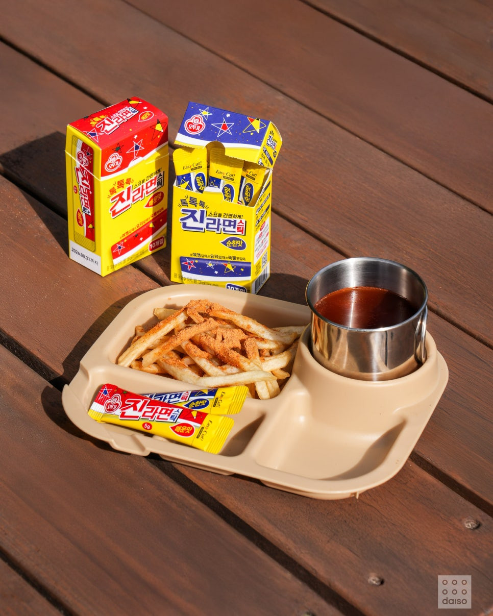 喜欢喝泡面汤的有福了，韩国daiso出了新品，真拉面的粉包~有辣味和原味两种，