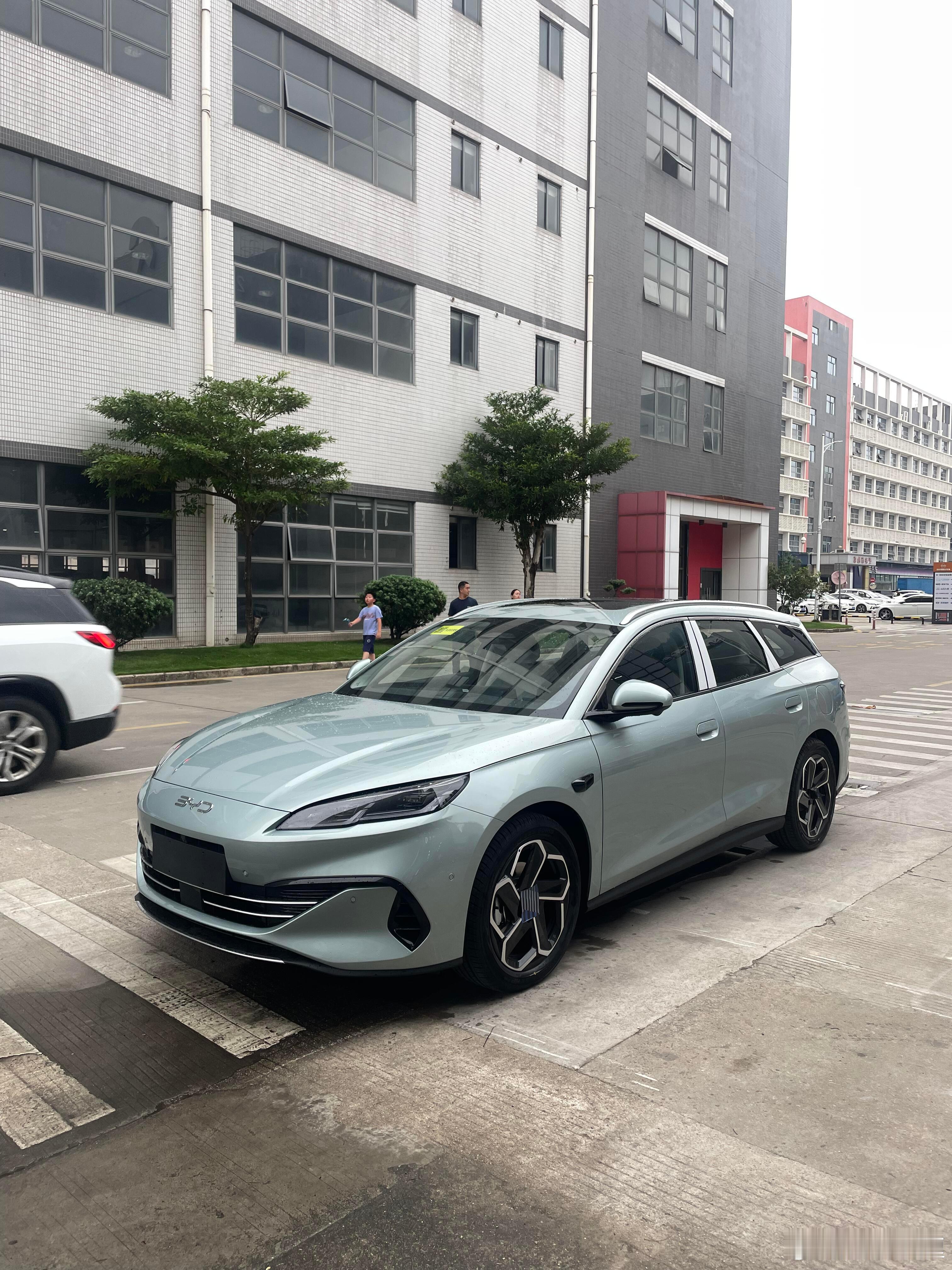 比亚迪海豹06DM-i旅行版的颜值爱了吗？新车长宽高分别为4850/1890/1