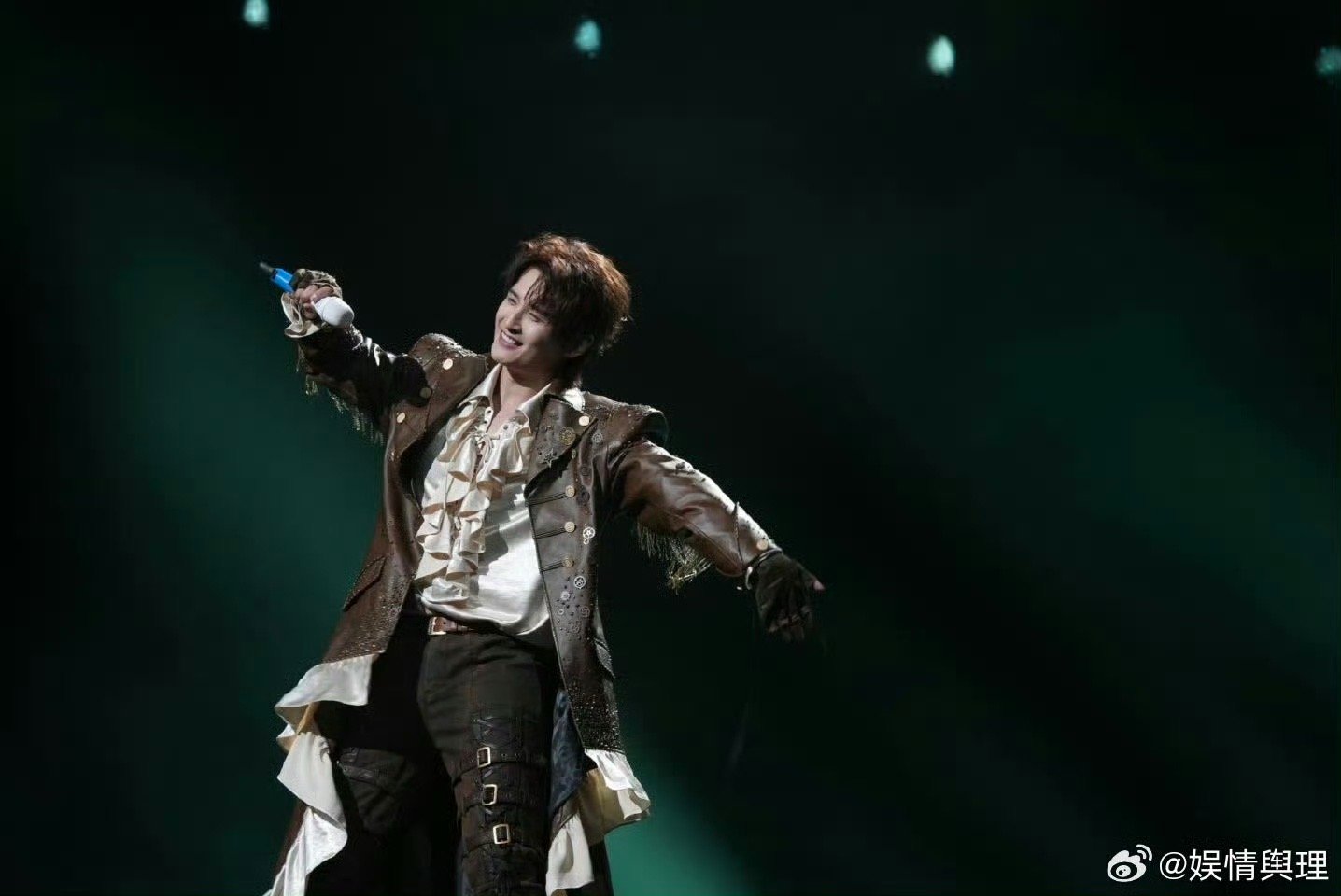 张远演唱会刚开场就结束了四巡这是什么操作？一上来四首歌直接走完三巡全流程：《梦