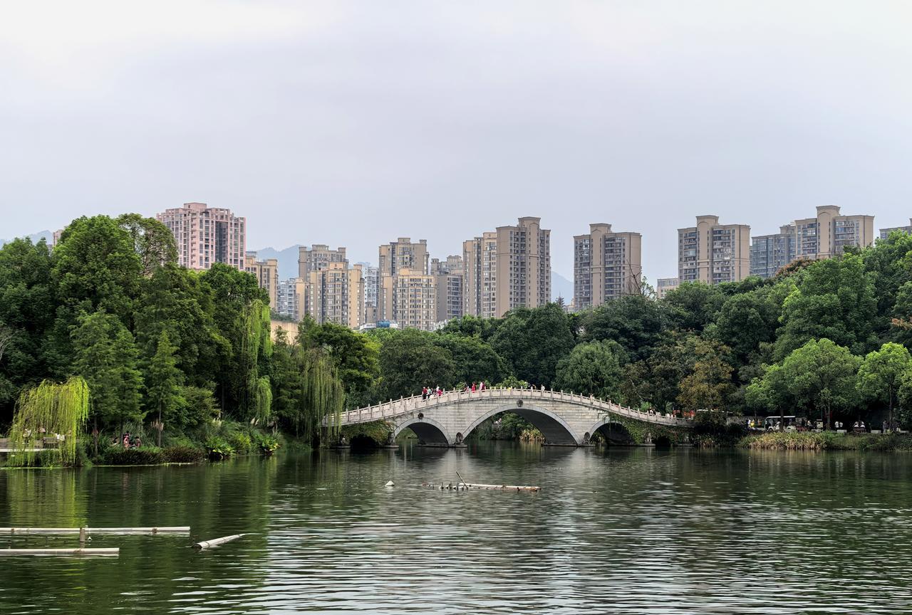 昨天去了重庆市中心城区以外的璧山区。为这里的城市建设点个赞！初次
