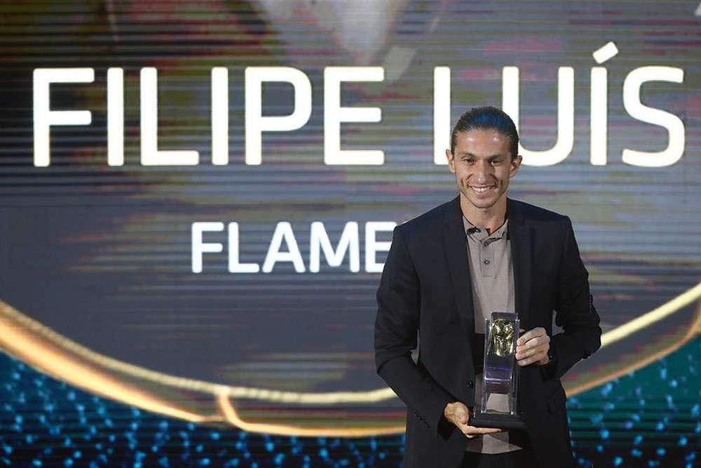 弗拉门戈还是厉害的,进入了南美解放者杯决赛,而另一支巴甲球队帕尔梅拉斯则没这么幸