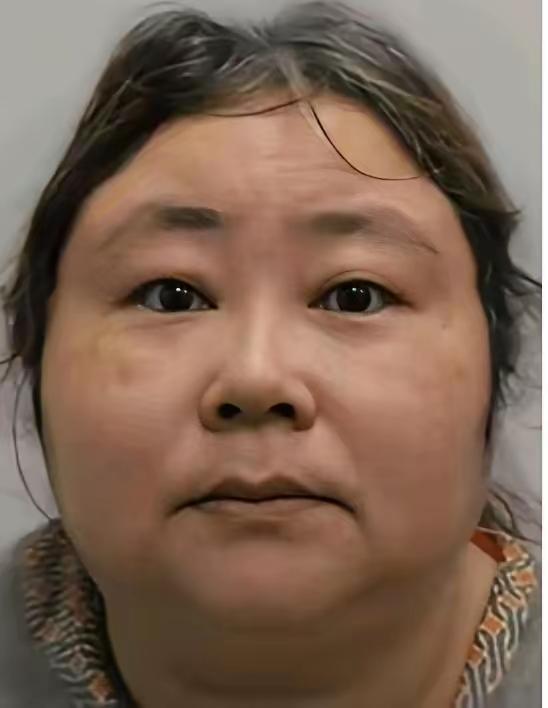 人不可貌相，海水不可斗量。怎么看都是普通的一个中年大妈。不漂亮，还残疾，只是手段