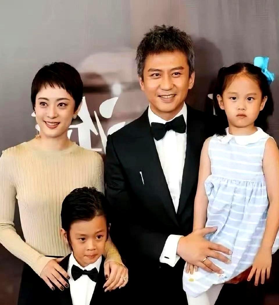 邓超生日当天，一条“礼物能互相抵消吗”的微博，直接把16年的婚姻裂痕，晾在了全网