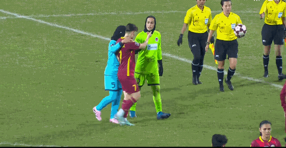 纳萨夫女足挺有意思的，能够逼平亚冠冠军武汉女足，结果却输给了首轮失利巴姆卡通女足