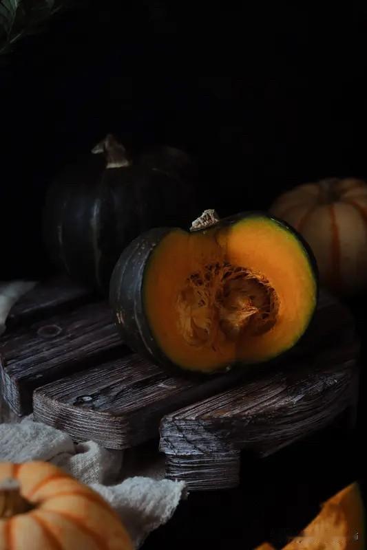 【减肥能不能用南瓜代替主食？答案来了，很多人吃错了！】很多减肥的朋友问：南瓜