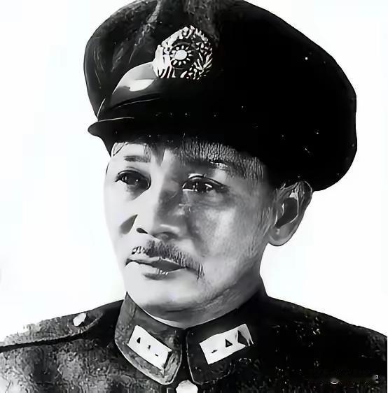 这个人，就是当时的第四战区司令长官——张发奎。在那个国民党上下一片反共叫嚣、