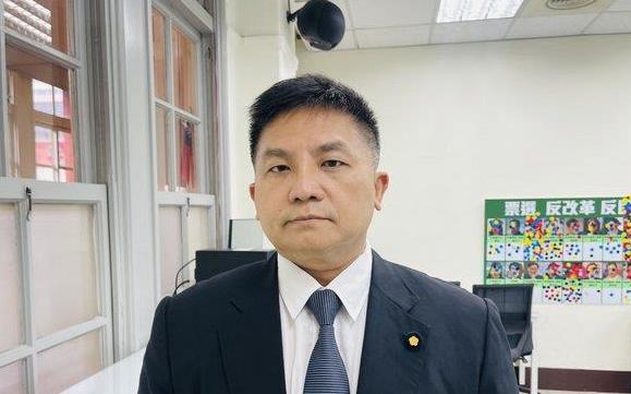 国民党又出了一个人才！台北立法院的一场质询，一开始就出乎所有人意料。吴宗宪面对卓