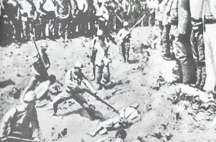 1937年12月15日，占领南京的日本人要求外国记者出城。外国记者回忆：在出城去
