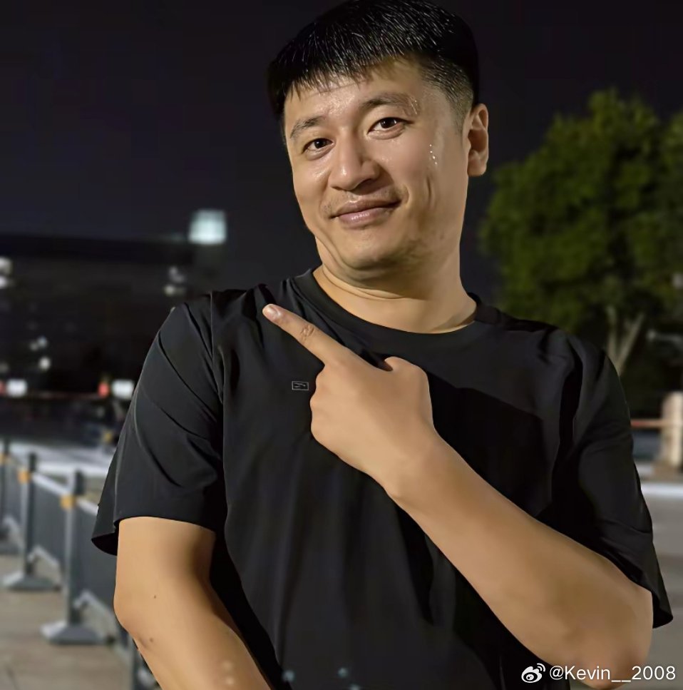 张雪峰给大家都提了个醒每天高压工作+熬夜，身体真的承受不住张雪峰现在虽然经常跑步