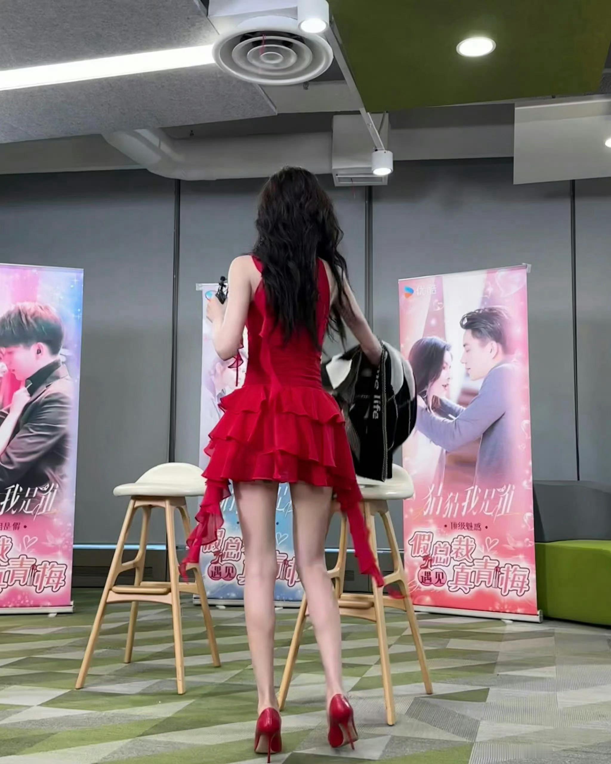 想起来很多人评价张予曦因为太完美而只能出现在小说界….