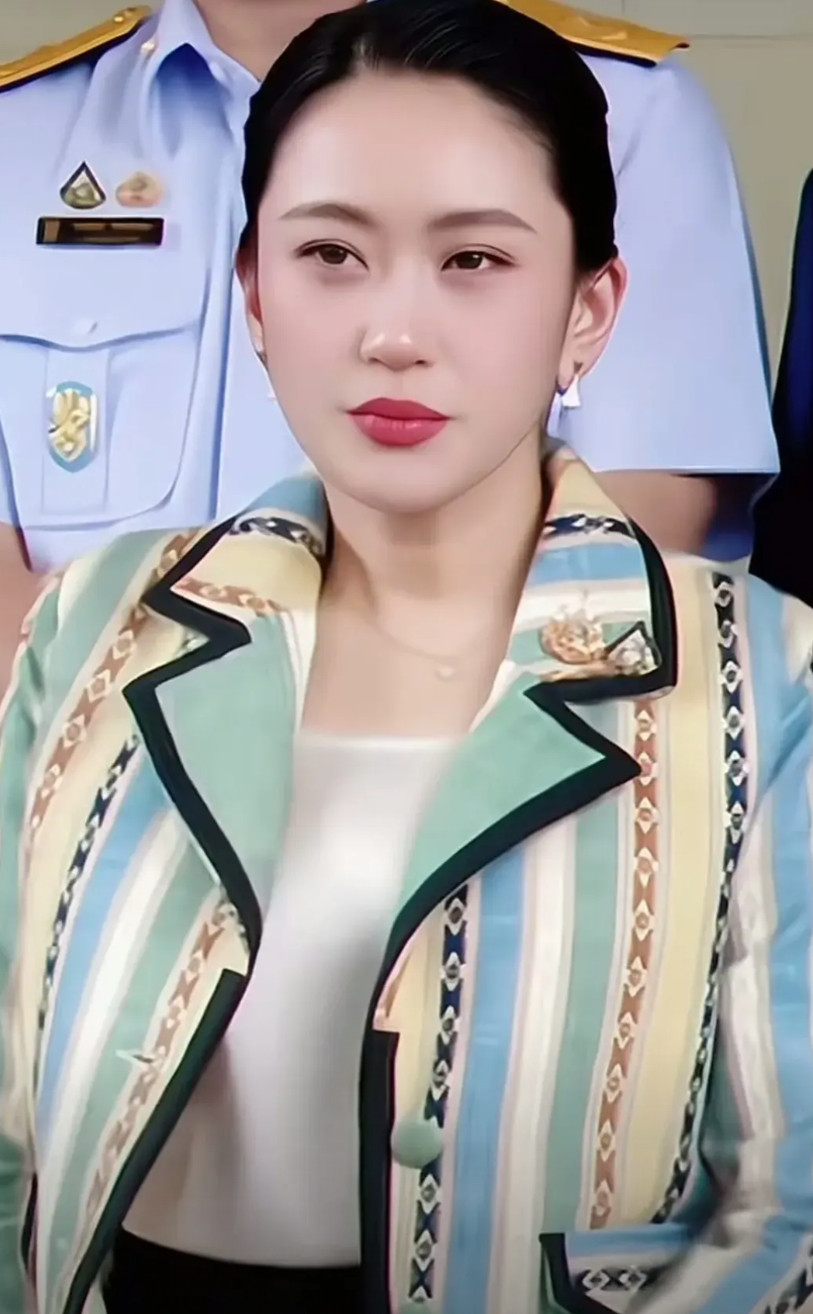佩通坦眼神中流露出一股杀气，她不会向敌对势力妥协，会以退为进，以其人之道，还治其