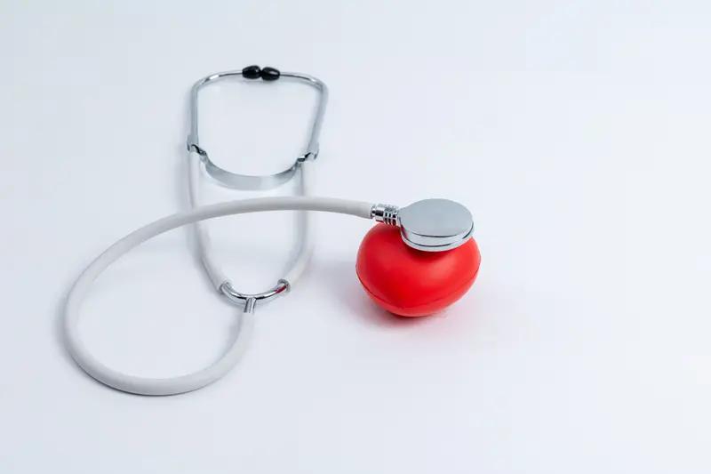 不同年龄段体检必查项差异挺大。20-30岁，男性每年要查睾丸、血压、胆固醇等